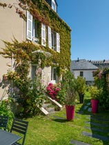 Jardin fleuri du gîte